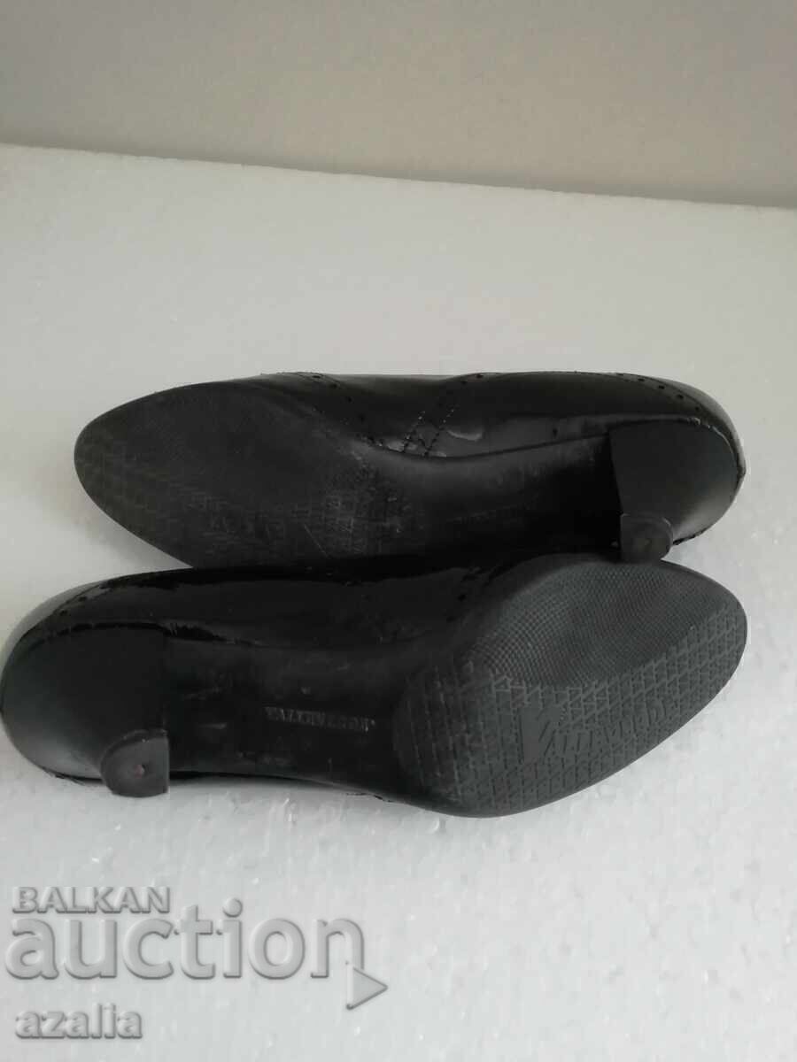 Pantofi dama din piele lacuita VALLEVERDE, marimea 35 cu preț € 17.90 | 35.01 BGN