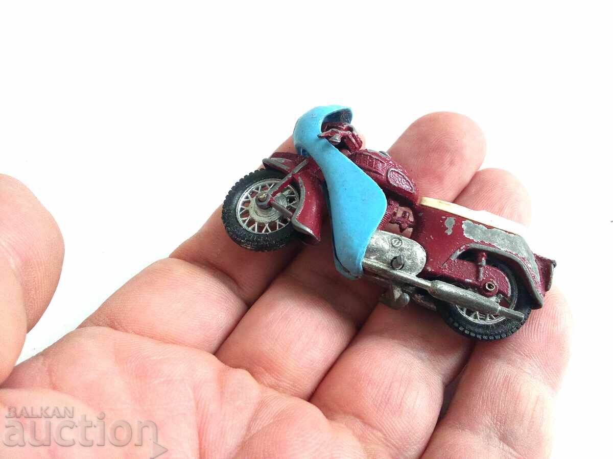 Δημοπρασία Ρετρό βρετανική κόκκινη μοτοσυκλέτα Triumph Speed Twin 500