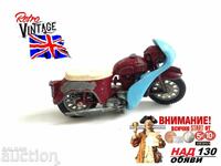 Retro British Red Motorcycle Triumph Speed Twin 500