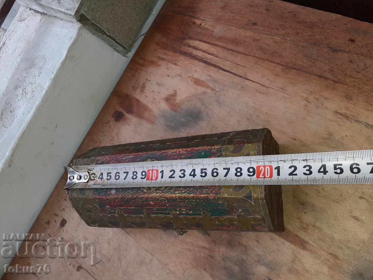 Παλιό ξύλινο κουτί με ορειχάλκινα εξαρτήματα και στολίδια - 6