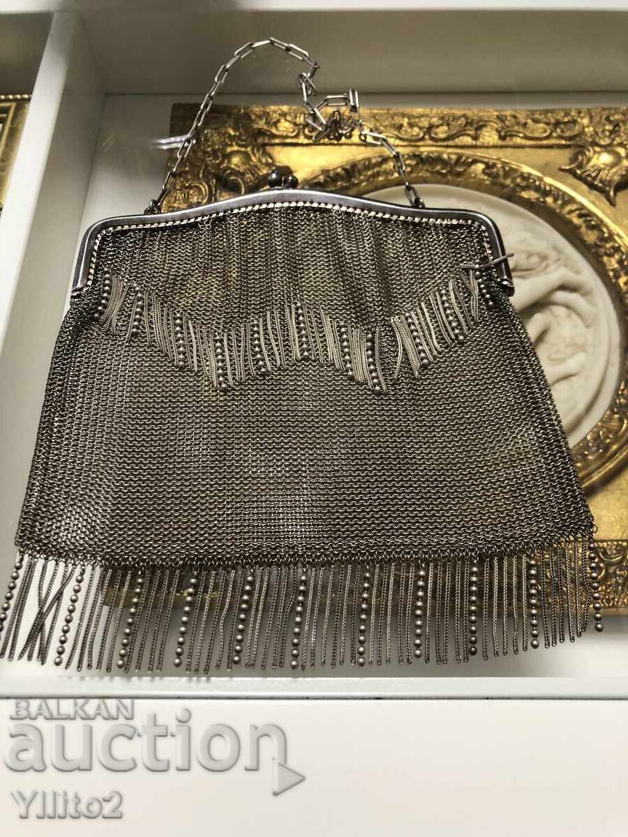 Αντίκα γυναικεία τσάντα με τιμή € 80.00 | 156.47 BGN Αντίκα γυναικεία τσάντα με τιμή € 80.00 | 156.47 BGN