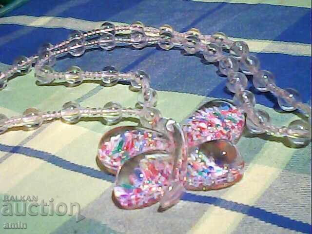 красиво колие кварцз  със голама пипируда