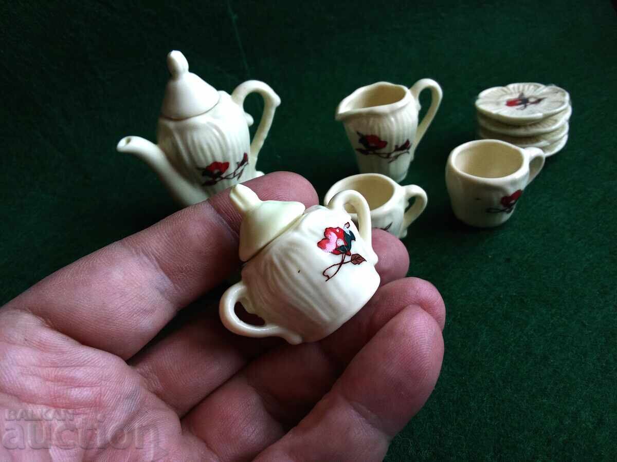 set de vase miniaturale din porțelan