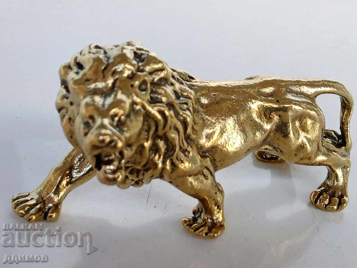 Auction  Bronze lion cub