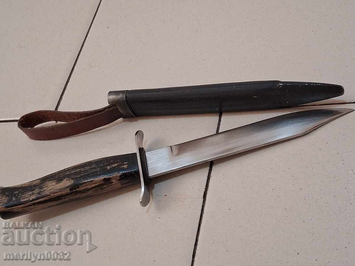 Παράδοση Μαχαίρι μάχης με θήκη