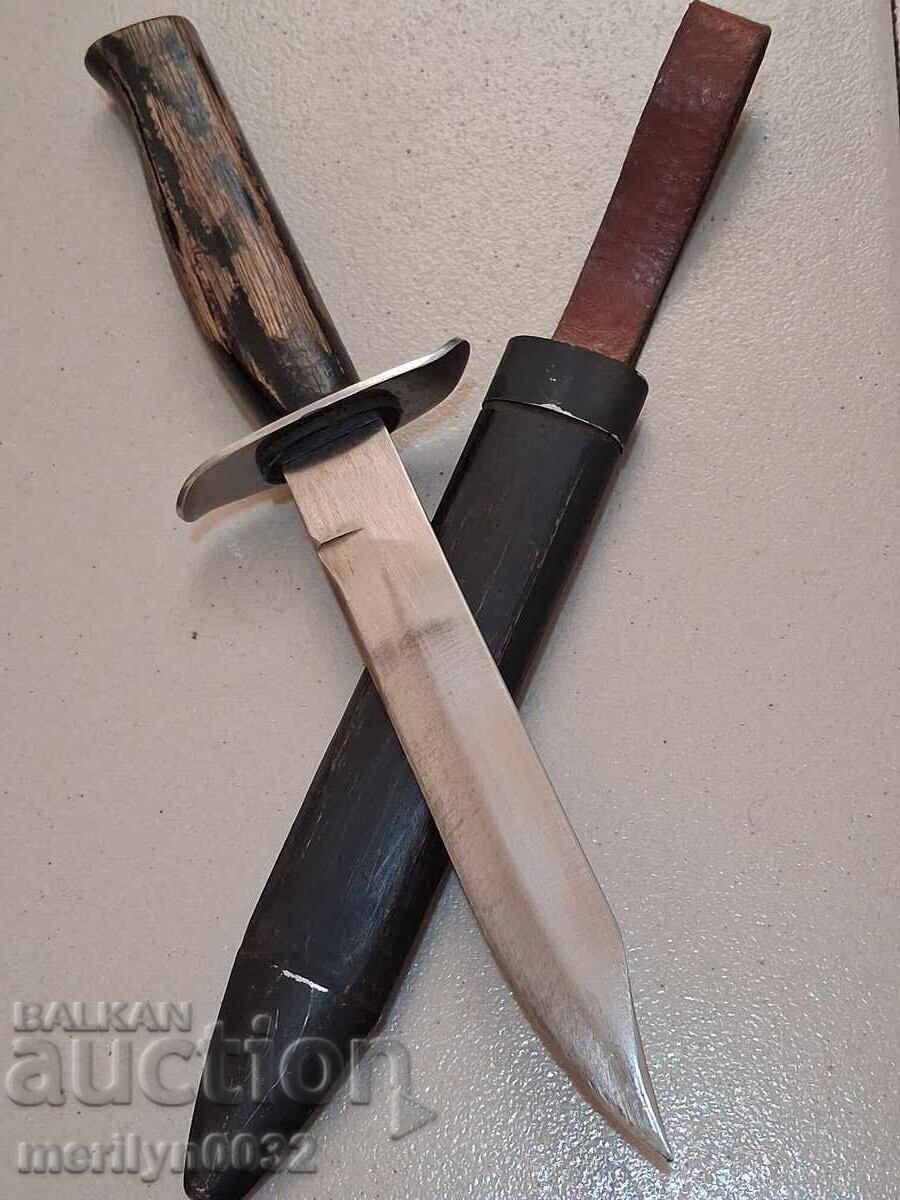 Μαχαίρι μάχης με θήκη