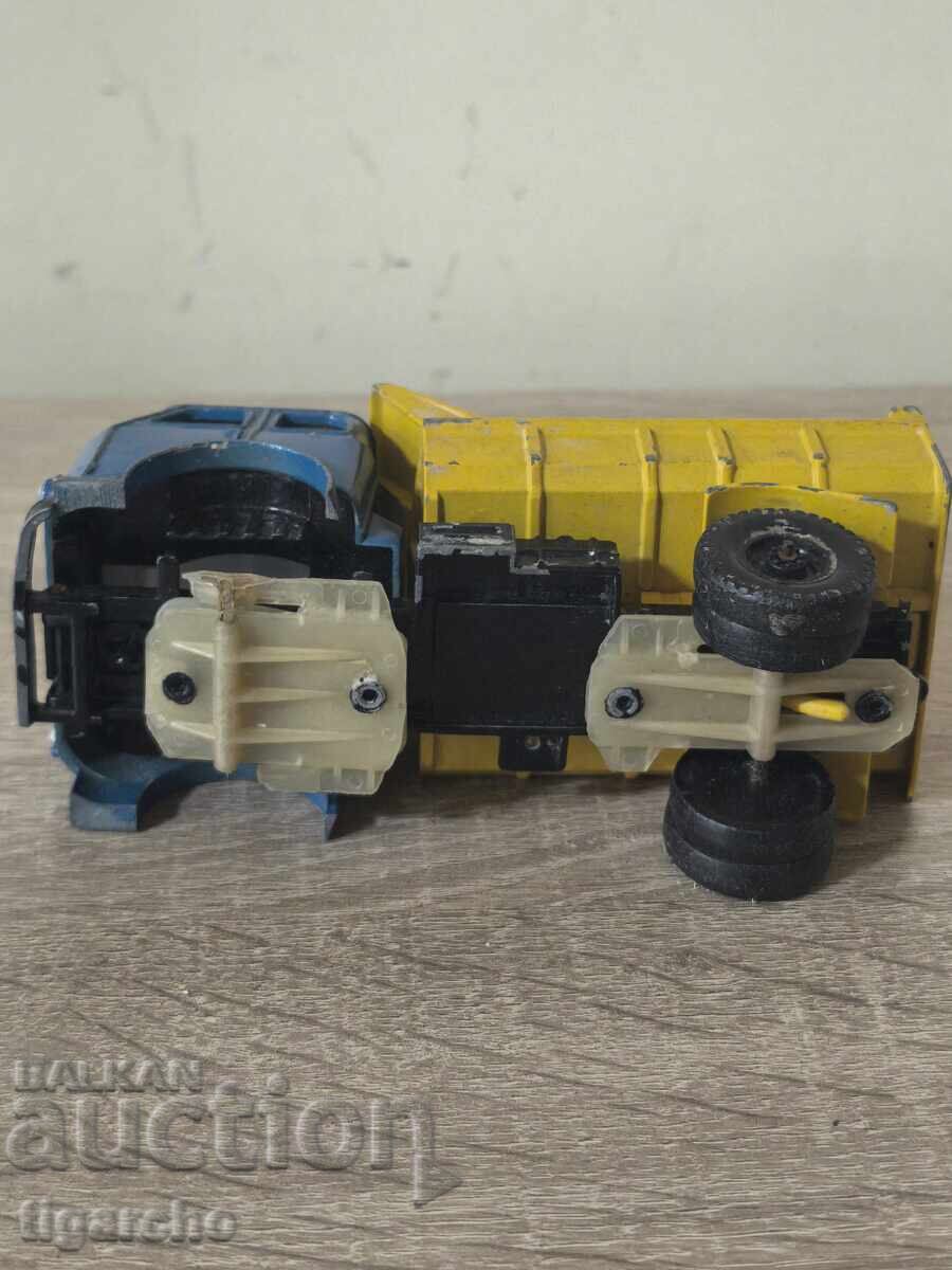 Доставка на Метално камионче