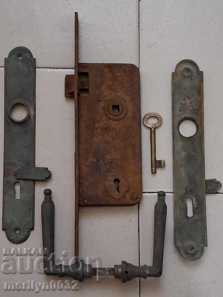 Licitație Încuietoare veche cu cheie și zăvor, începutul sec. XX, FUNCȚIONALĂ