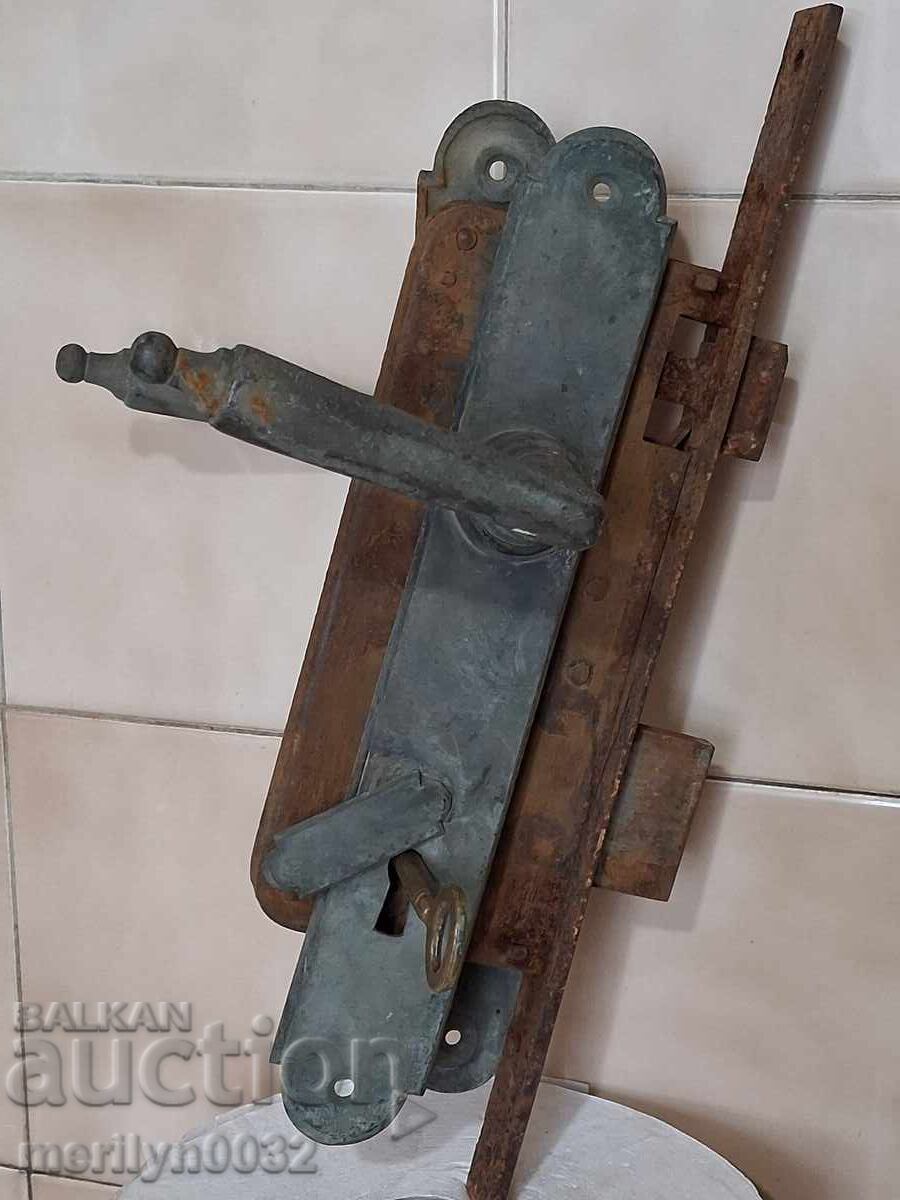 Încuietoare veche cu cheie și zăvor, începutul sec. XX, FUNCȚIONALĂ