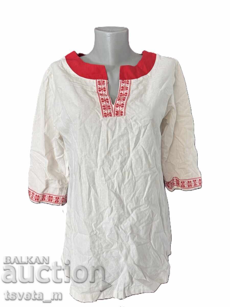 Cămașă de damă cu broderie, port popular