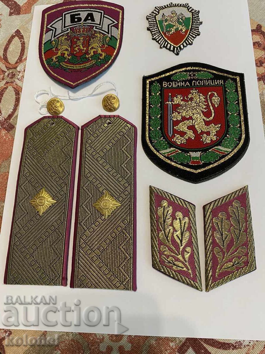 Set de epoleți, petlițe și însemne de general al Poliției Militare