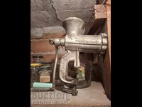 Χειροκίνητη μηχανή κιμά