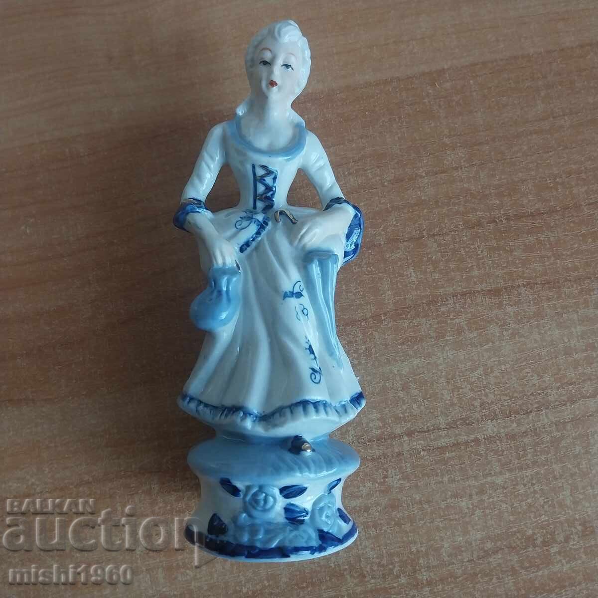 Παράδοση Γυναικεία φιγούρα από πορσελάνη