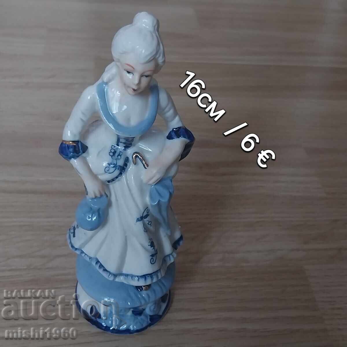 Γυναικεία φιγούρα από πορσελάνη