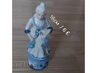 Figurină de doamnă din porțelan