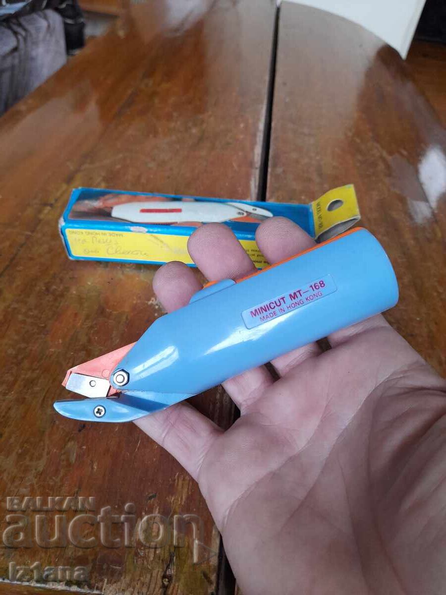 Livrarea Foarfecă electrică veche