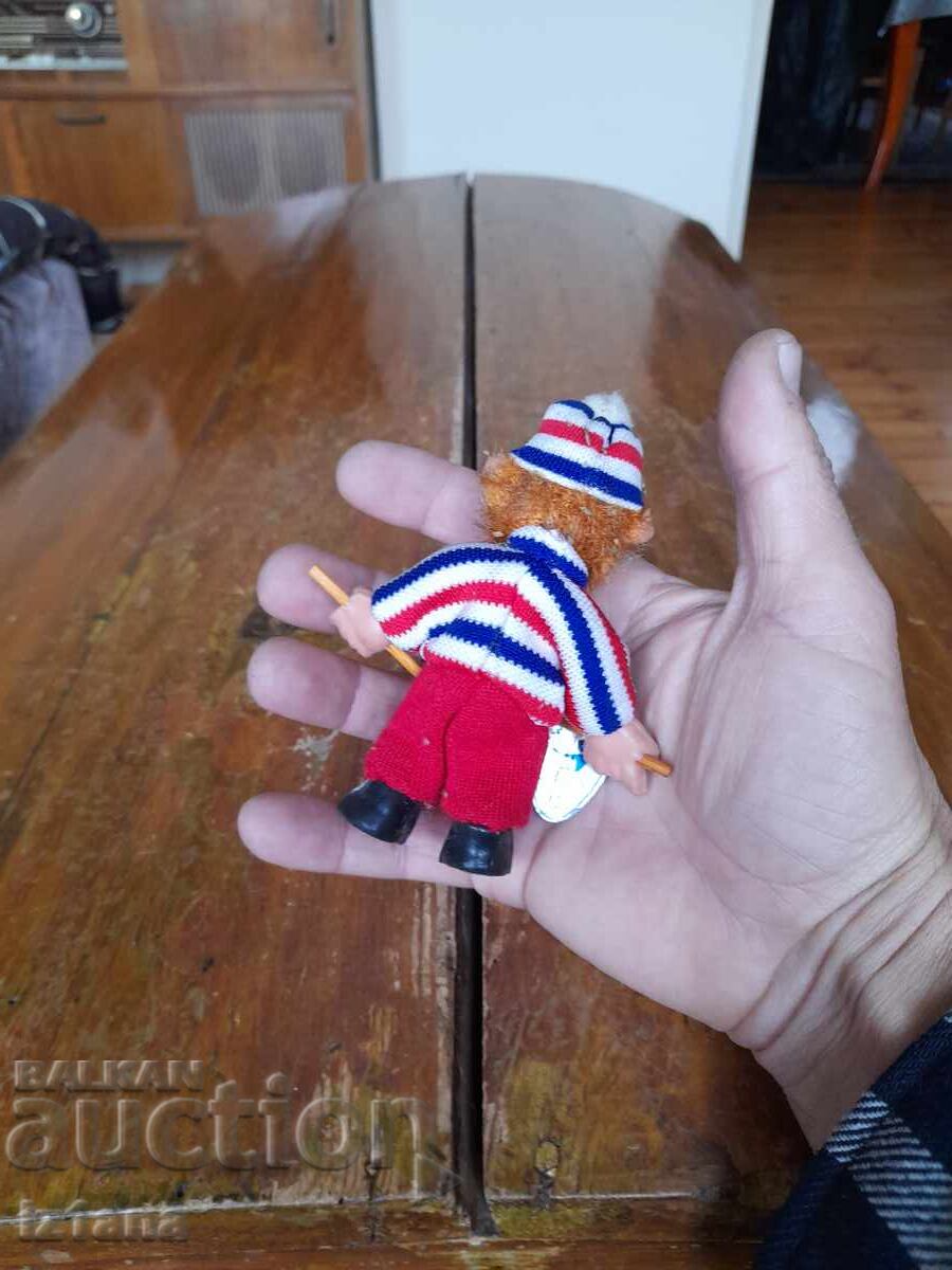 Delivery of Old toy hedgehog