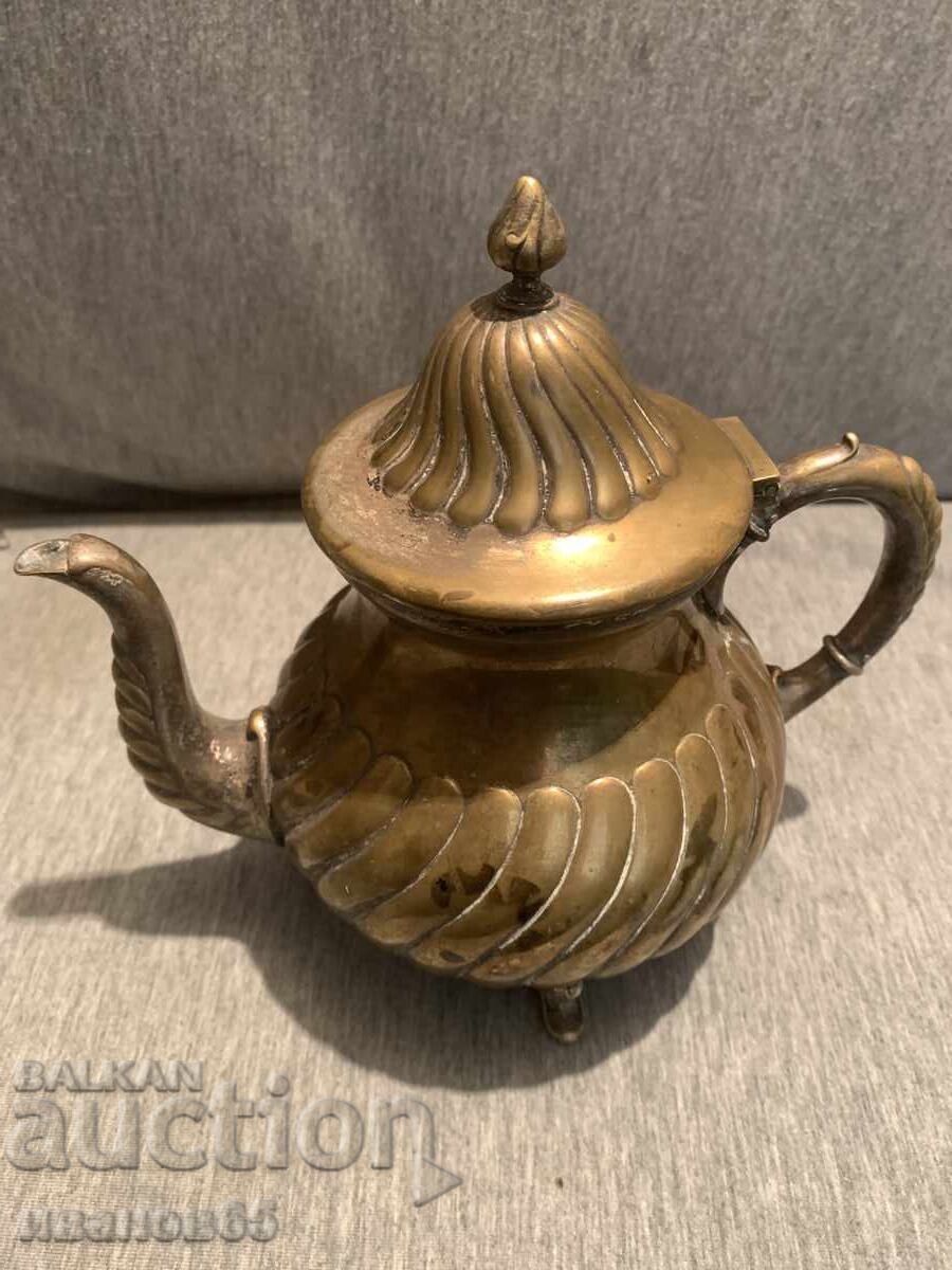 бронзов чайник с цена € 35.00 | 68.45 лв.