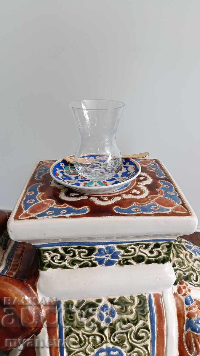 Auction  Porcelain elephant-shaped table