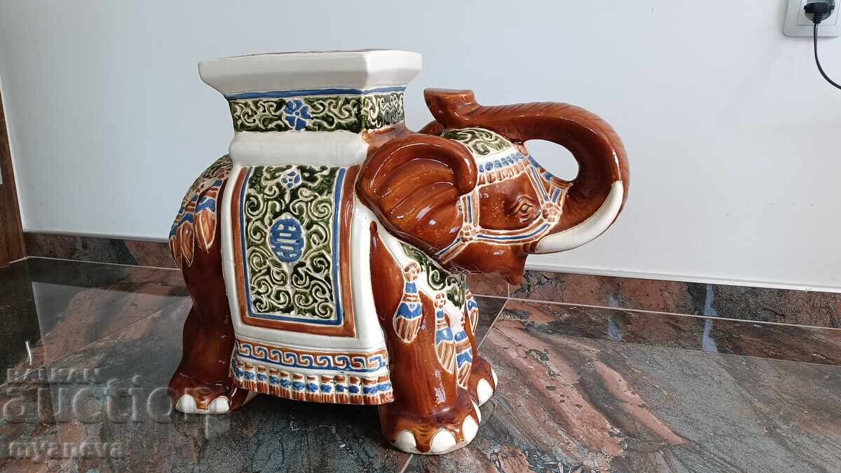 Porcelain elephant-shaped table - 6