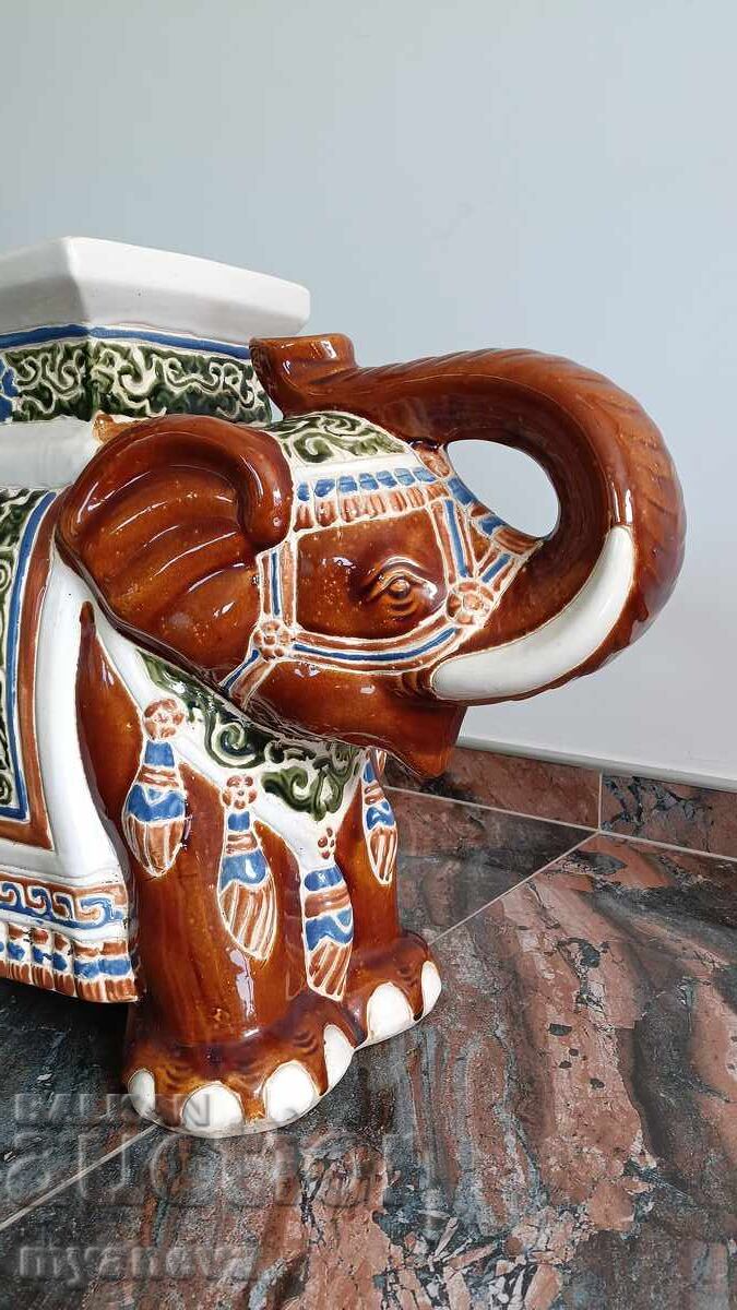 Porcelain elephant-shaped table - 7
