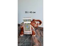 Masă din porțelan în formă de elefant