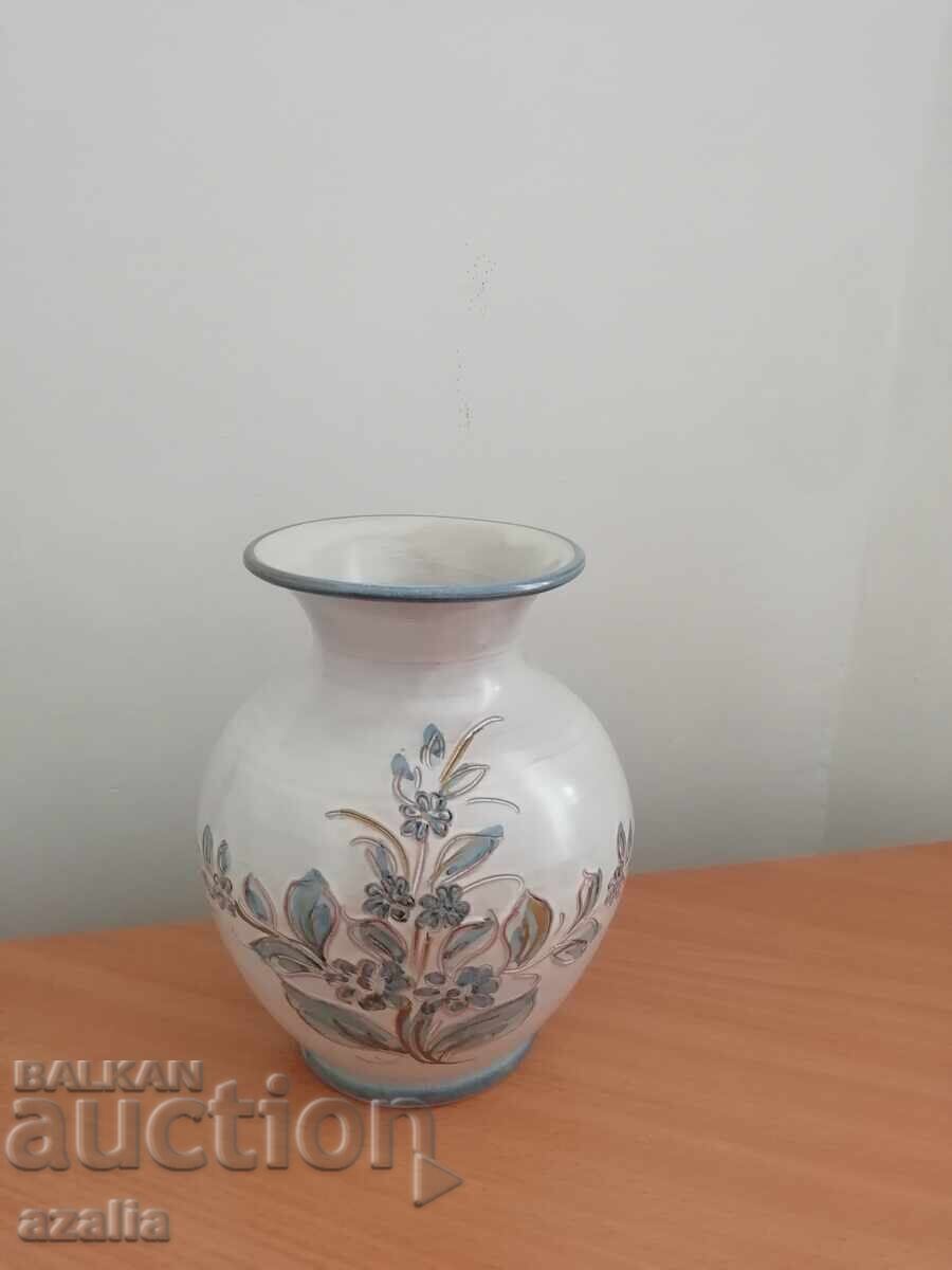 O vaza din ceramica frumoasa cu preț € 17.50 | 34.23 BGN