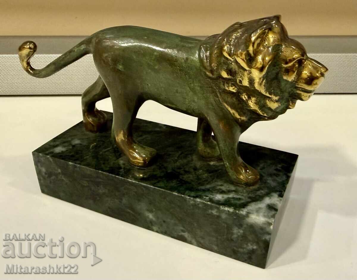 STATUETĂ DIN BRONZ, PLASTICĂ PE MARMURĂ "REGELE-LEU"