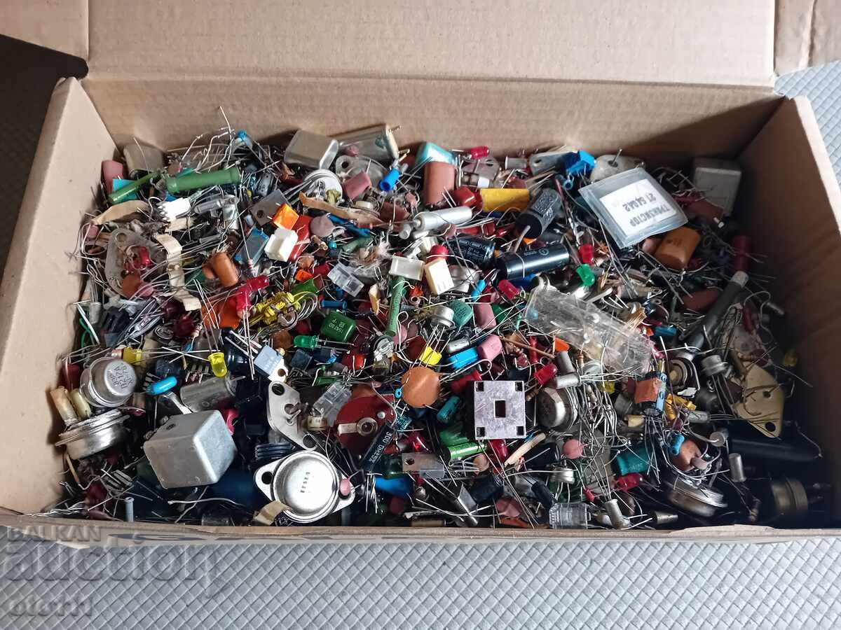ELECTRONIC SCRAP - 4,870 kg - 6