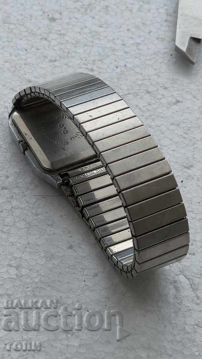 Delivery of WATCH IS RARE I DON'T KNOW IF THE BZC WORKS!!!!