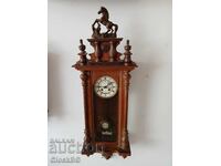 Ceas de perete german antic cu sculptură decorativă în formă de cal