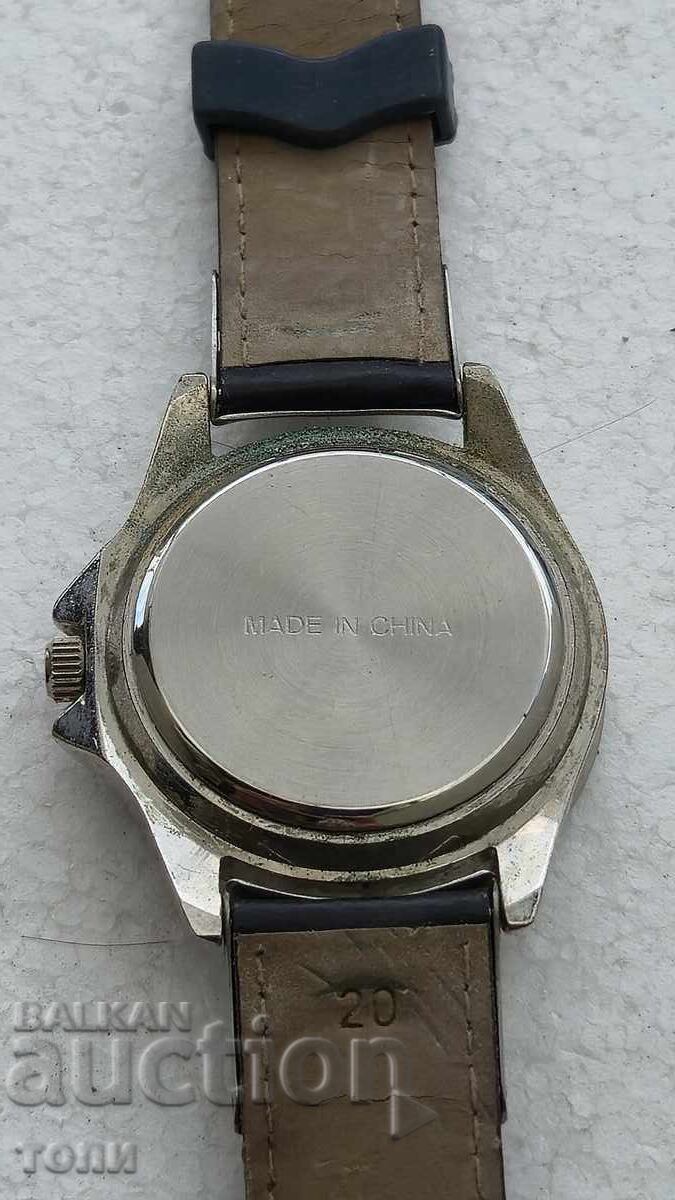 Auction  AZZARO PARIS QUARTZ RARE WORKING NO WARRANTY BZC !!!!