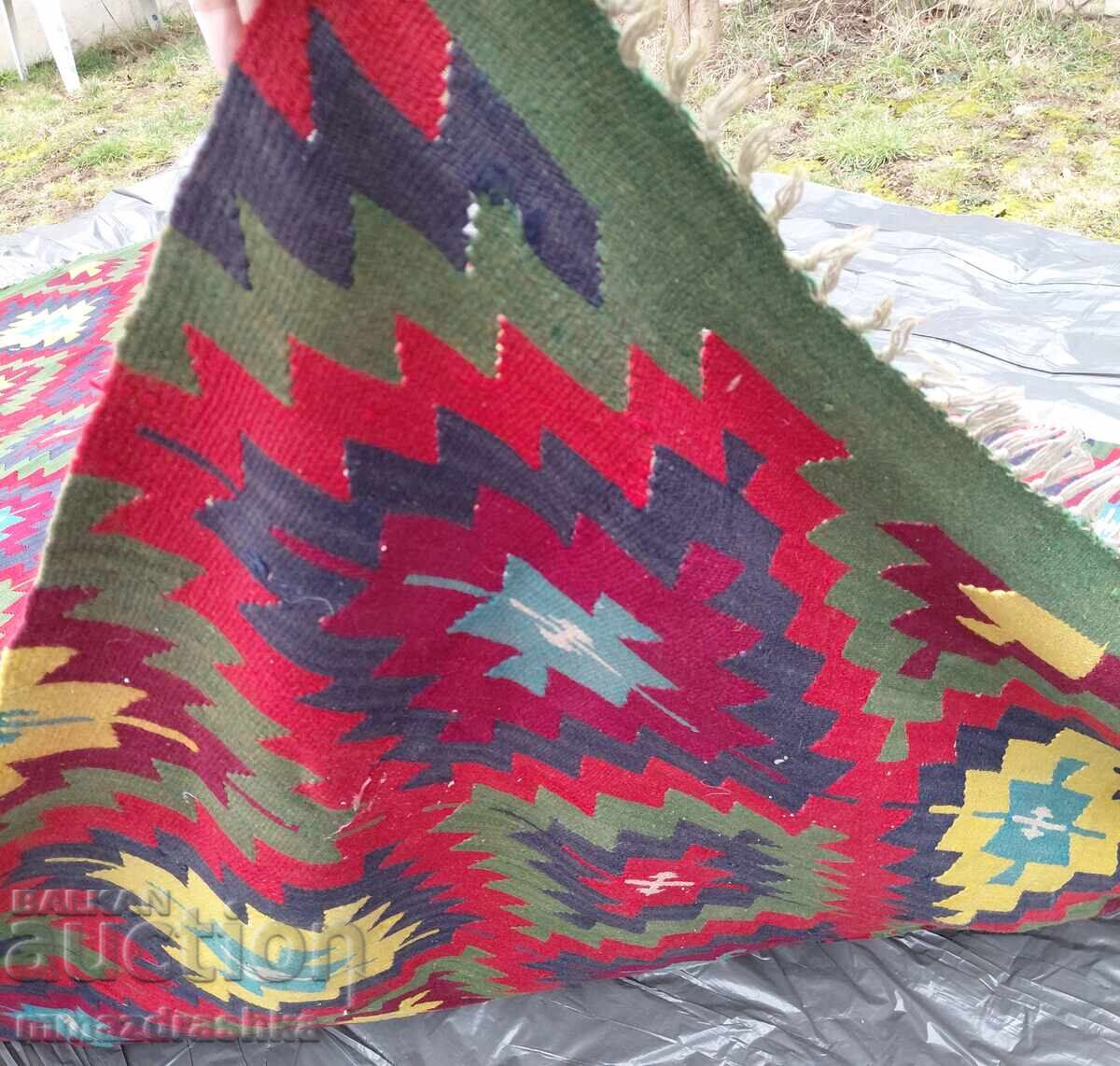 Delivery of Teteven carpet