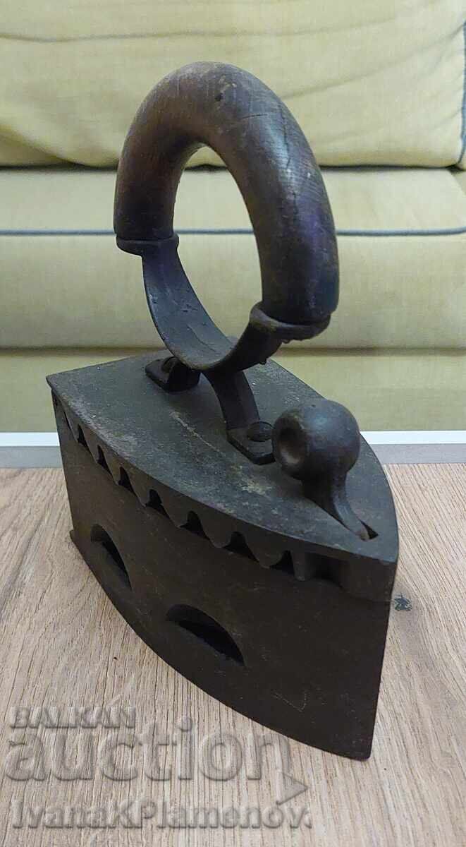 Licitație Fier de călcat vintage pentru colecționari