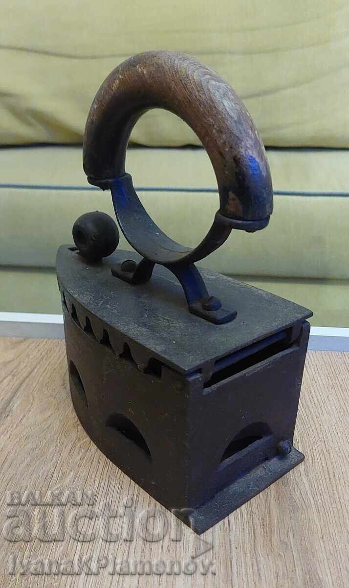 Παράδοση Σίδερο ρούχων vintage για συλλέκτες