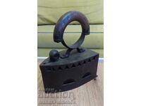 Fier de călcat vintage pentru colecționari