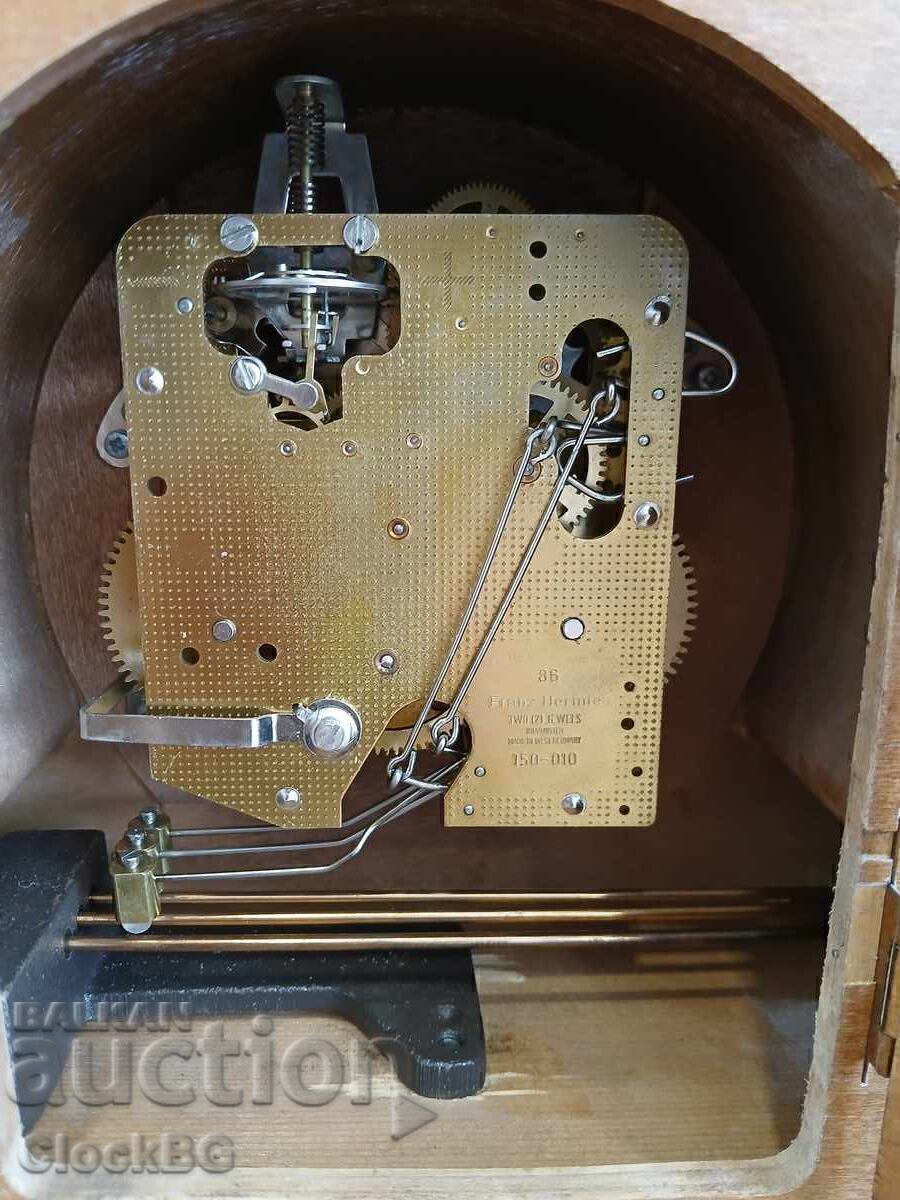 Доставка на Vintage German mantel clock Hermle – mechanical Доставка на Vintage German mantel clock Hermle – mechanical