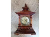 Vintage mechanical mantel clock – wooden case