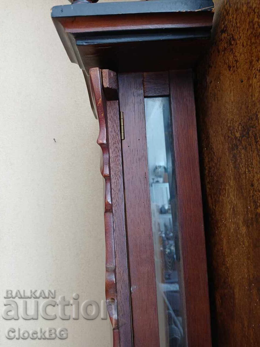 Αντίκα επιτοίχιο ρολόι με εκκρεμές, όμορφη ξύλινη κάσα με κομψές λεπτομέρειες με τιμή € 99.00 | 193.63 BGN