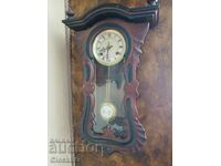 Античен стенен часовник с махало  Красив дървен корпус с еле