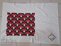 Бродерия за калъфка за възглавница носия