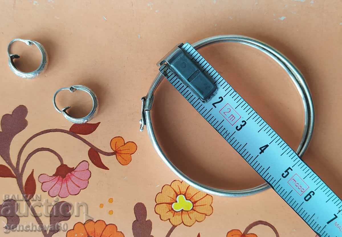 Brățară și cercei din argint pentru copii, stil Renașterea bulgară cu preț € 35.00 | 68.45 BGN Brățară și cercei din argint pentru copii, stil Renașterea bulgară cu preț € 35.00 | 68.45 BGN