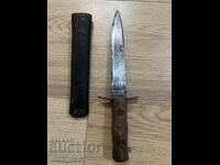 Cuțit al organizației de tineret italiene