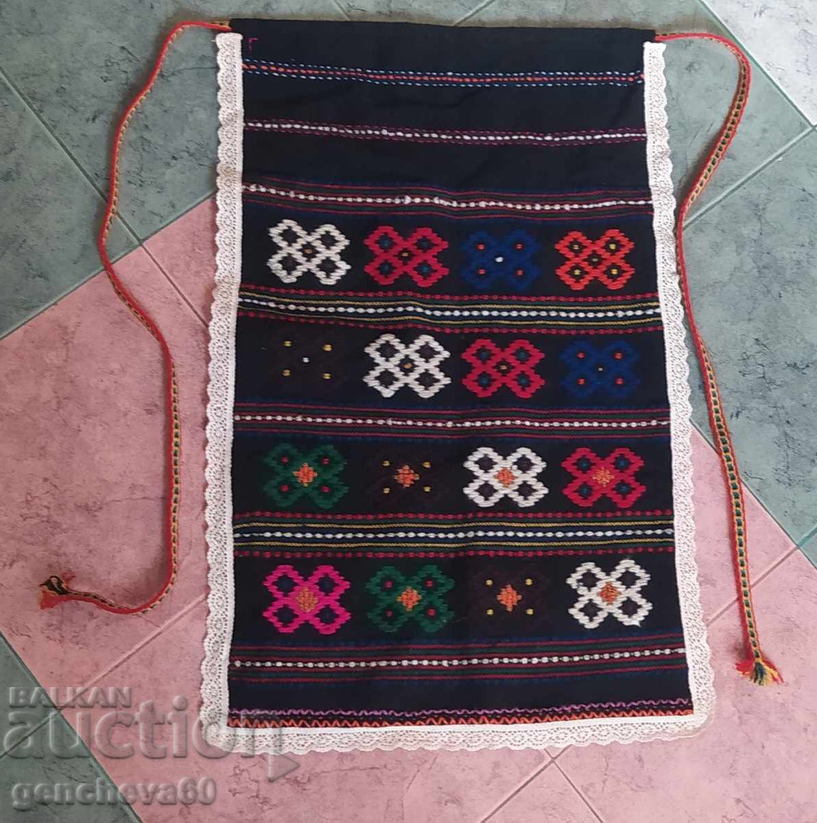 Тъкана бродирана престилка с цена € 40.00 | 78.23 лв.