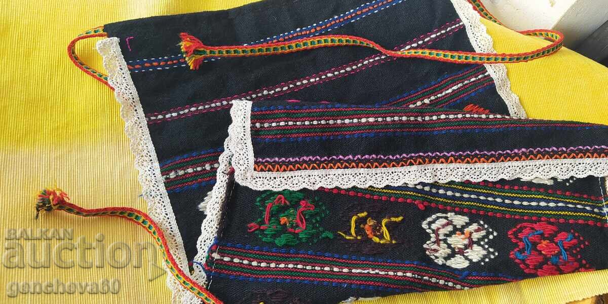 Аукцион Тъкана бродирана престилка