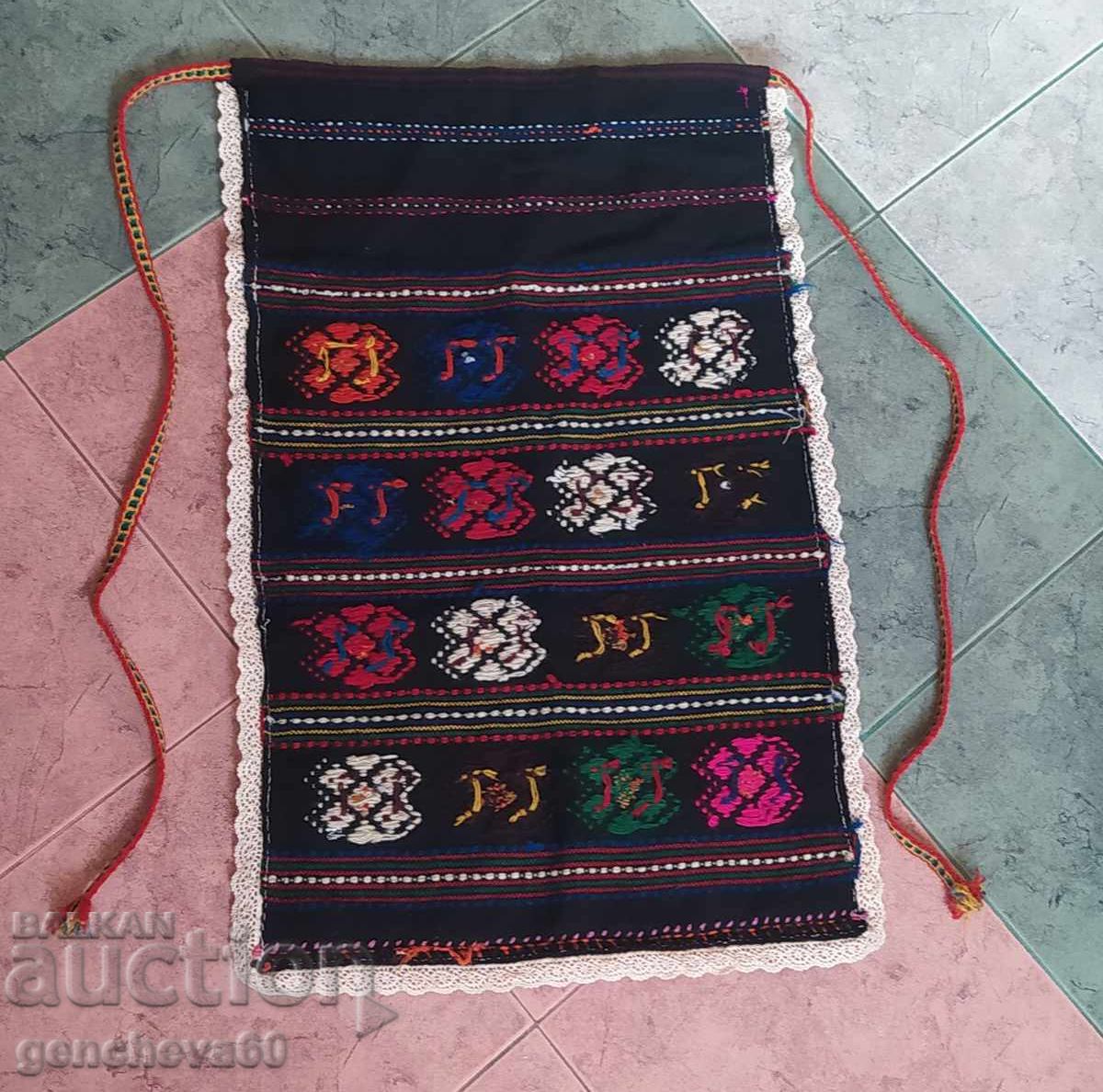 Тъкана бродирана престилка - 5