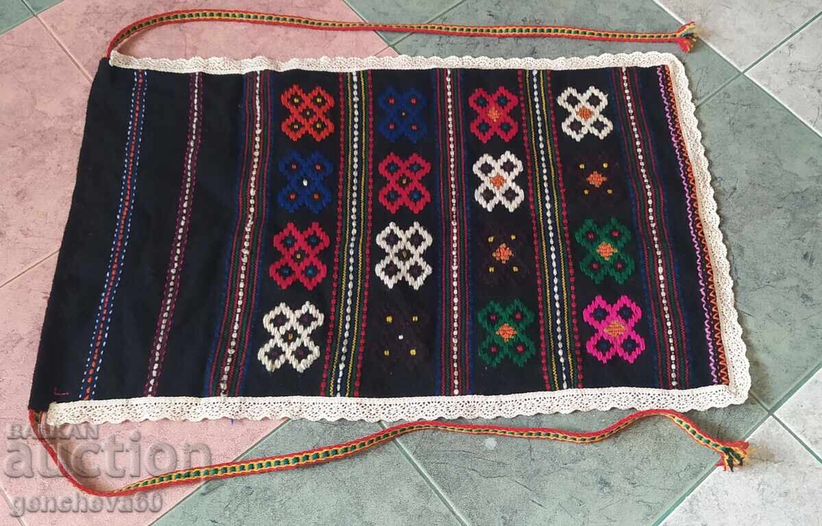 Тъкана бродирана престилка - 6