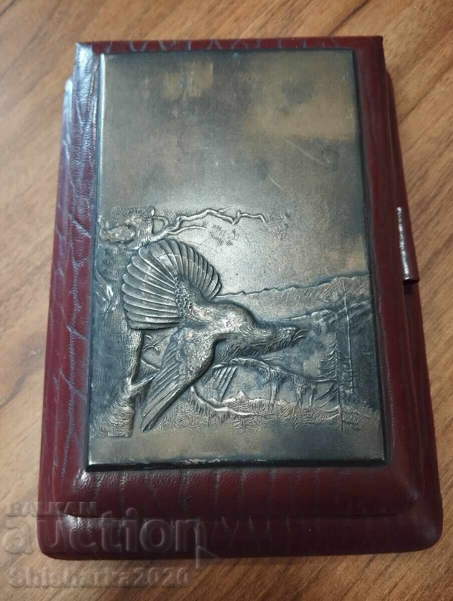 Ретро тефтер с метална плочка с цена € 33.00 | 64.54 лв.