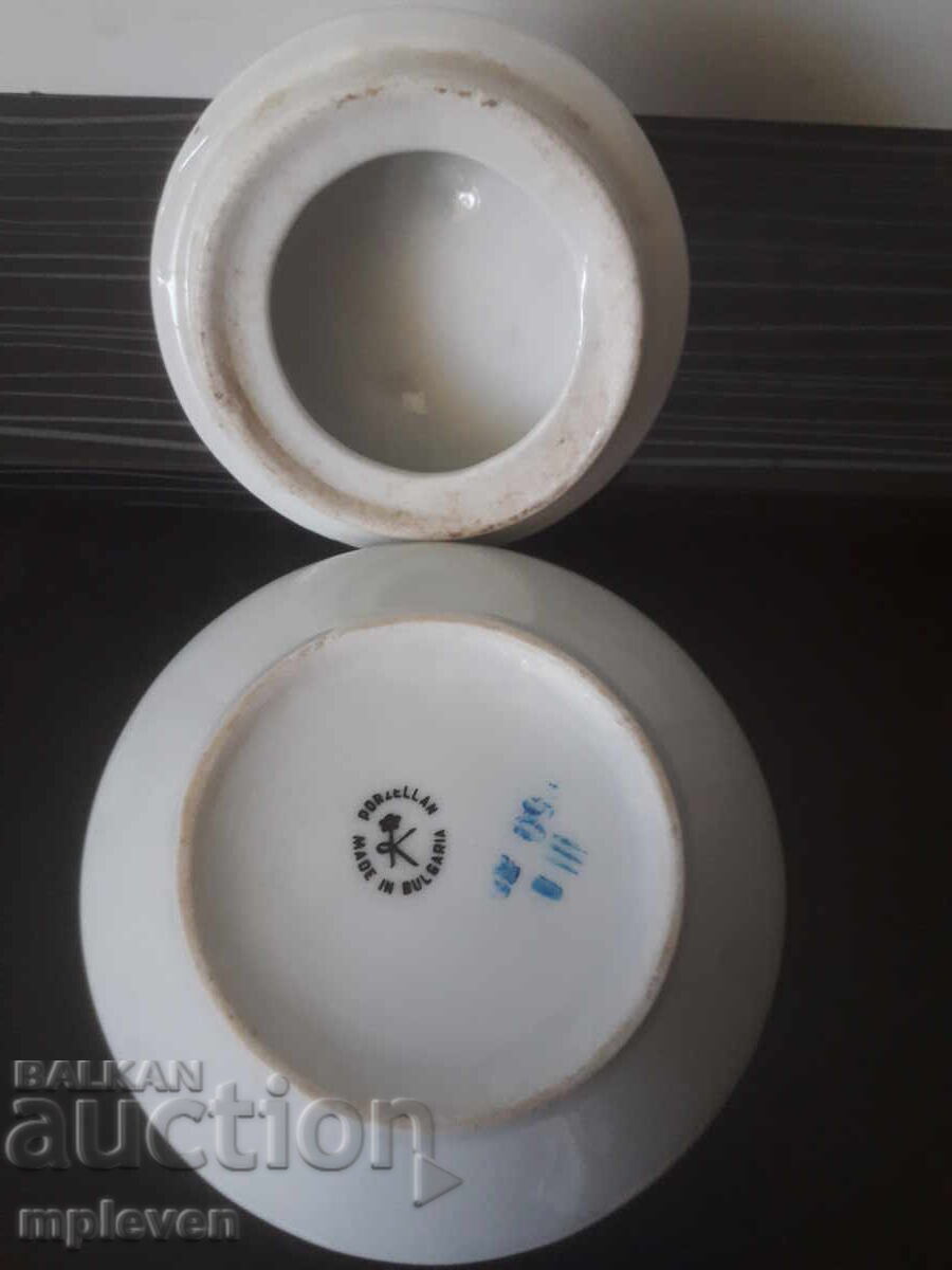 Licitație Zaharniță, porțelan bulgăresc Kitka