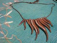 старо красиво посребрено колие